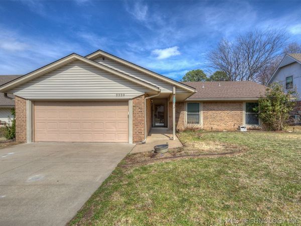 2220 W Memphis Place , Broken Arrow, OK 74012