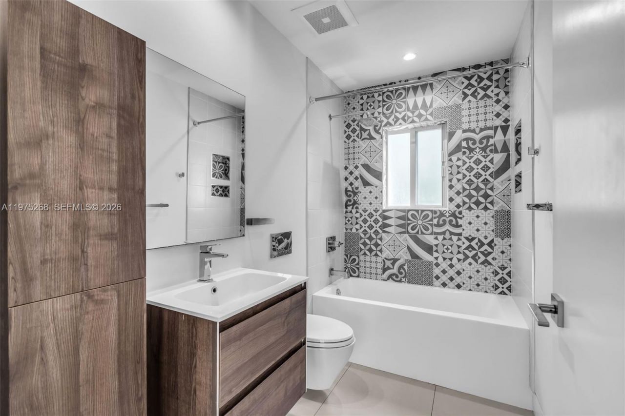 1632 SW 12th St , Miami, FL 33135 Photo