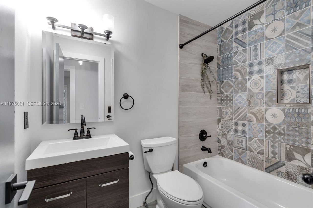 2934 W Trade Ave, Unit B, Miami, FL 33133 Photo