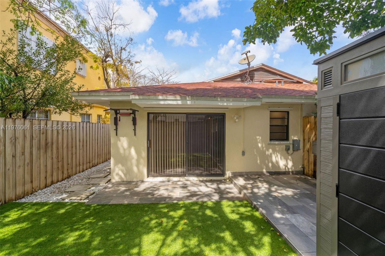 2934 W Trade Ave, Unit B, Miami, FL 33133 Photo