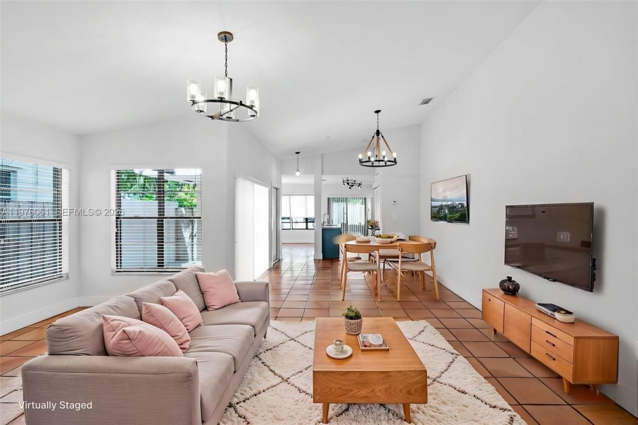 2934 W Trade Ave, Unit B, Miami, FL 33133 Photo