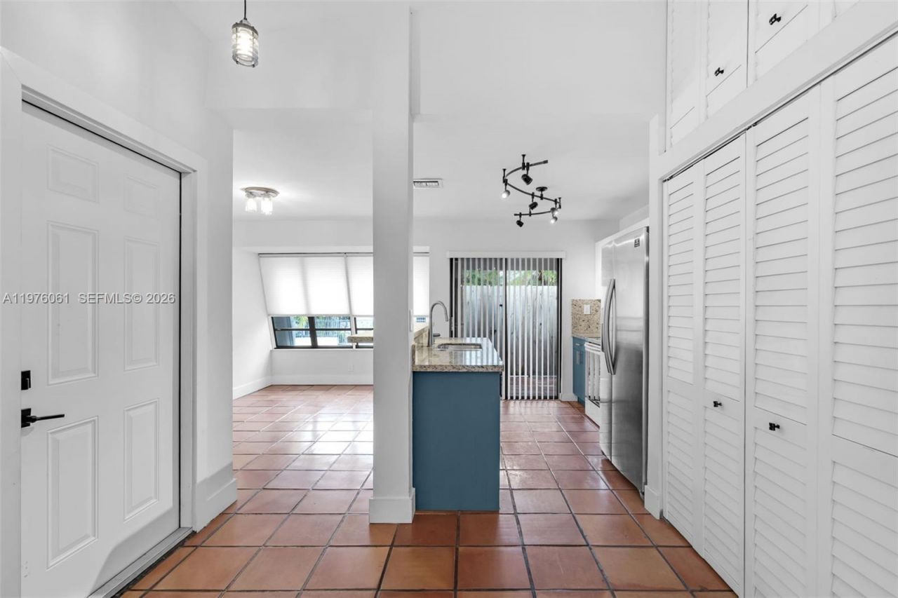 2934 W Trade Ave , Unit B, Miami, FL 33133 Photo