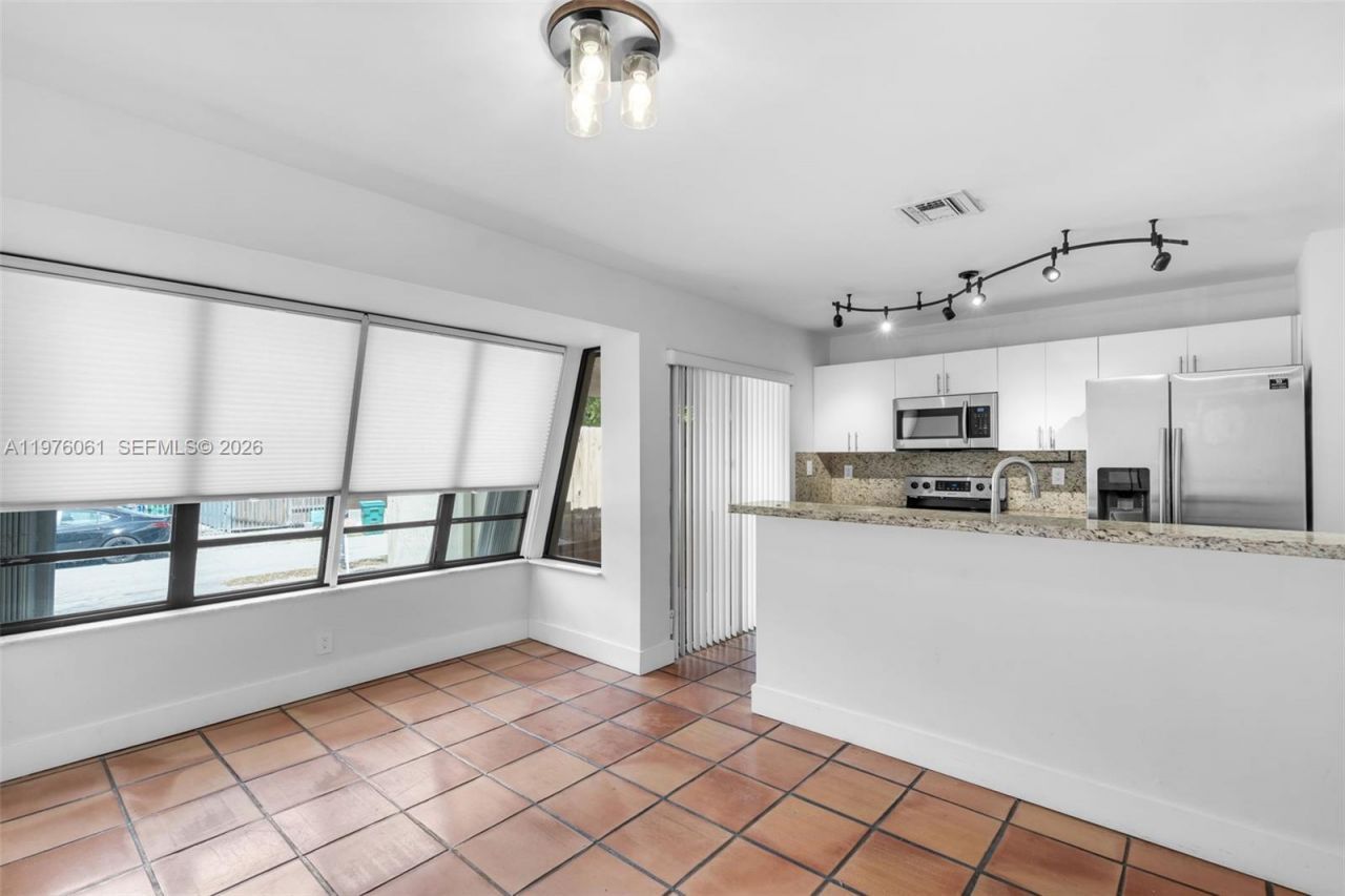 2934 W Trade Ave, Unit B, Miami, FL 33133 Photo