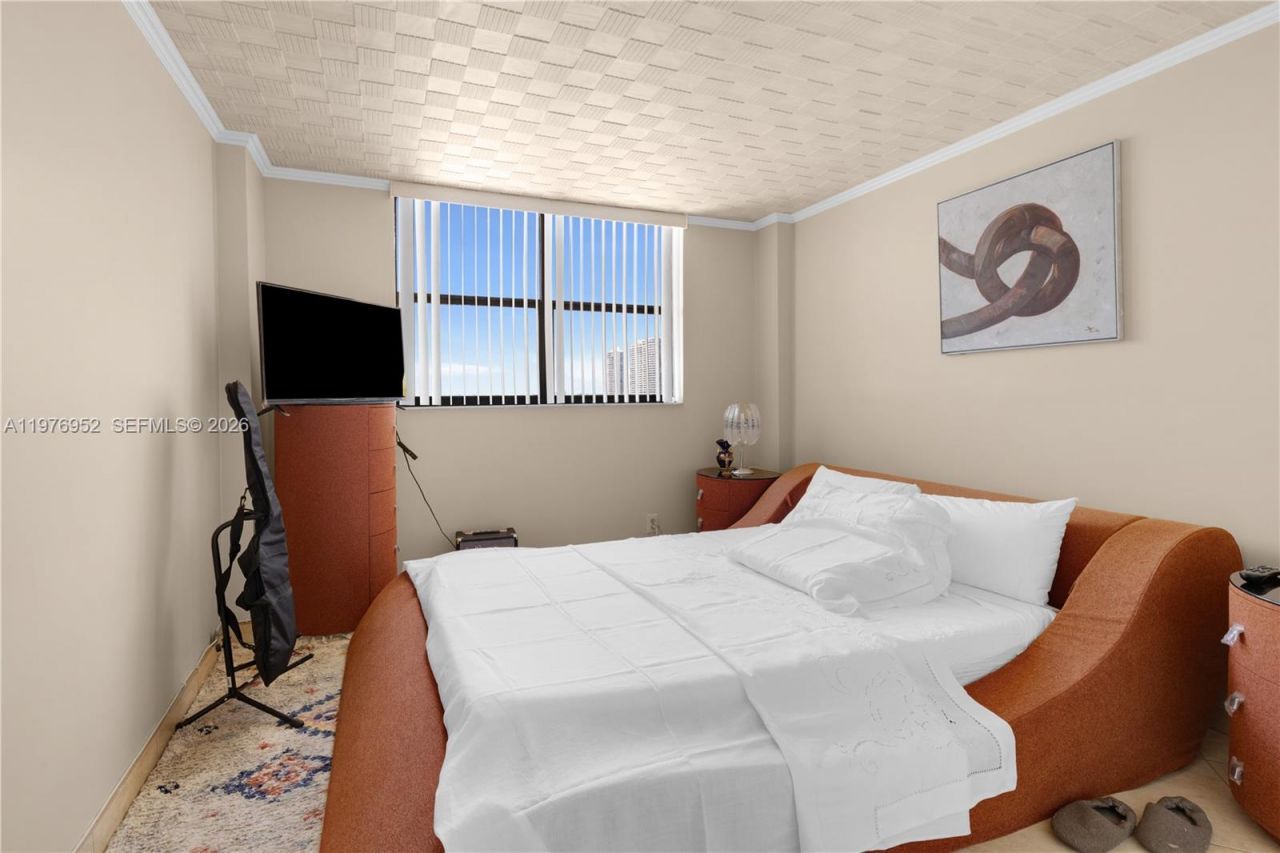 290 174th St , Unit 1006, Sunny Isles Beach, FL 33160 Photo