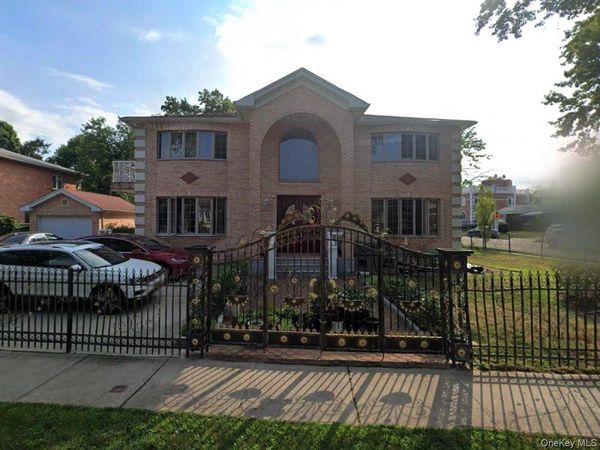 6606 251st Street, Little Neck, NY 11362