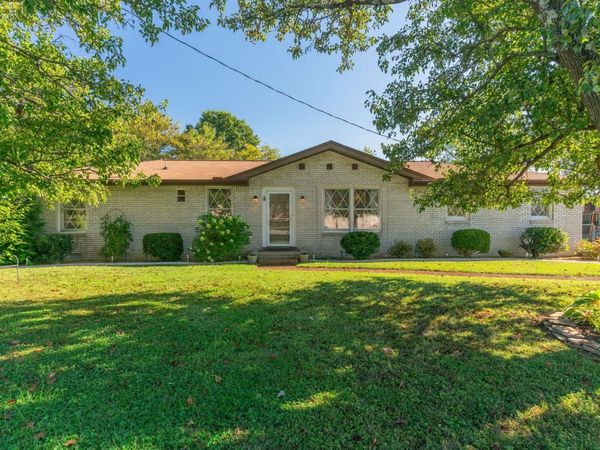 102 Donna Ct, Hendersonville, TN 37075