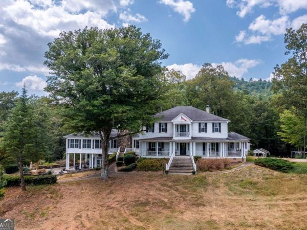 205 Carolina Street, Dillard, GA 30537