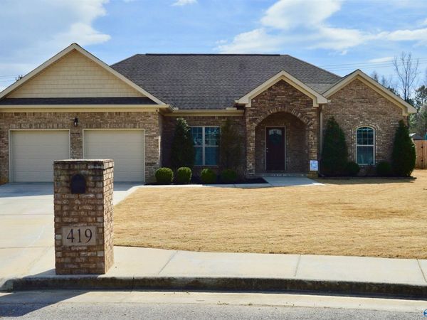 419 Pembrooke Circle, Hartselle, AL 35640