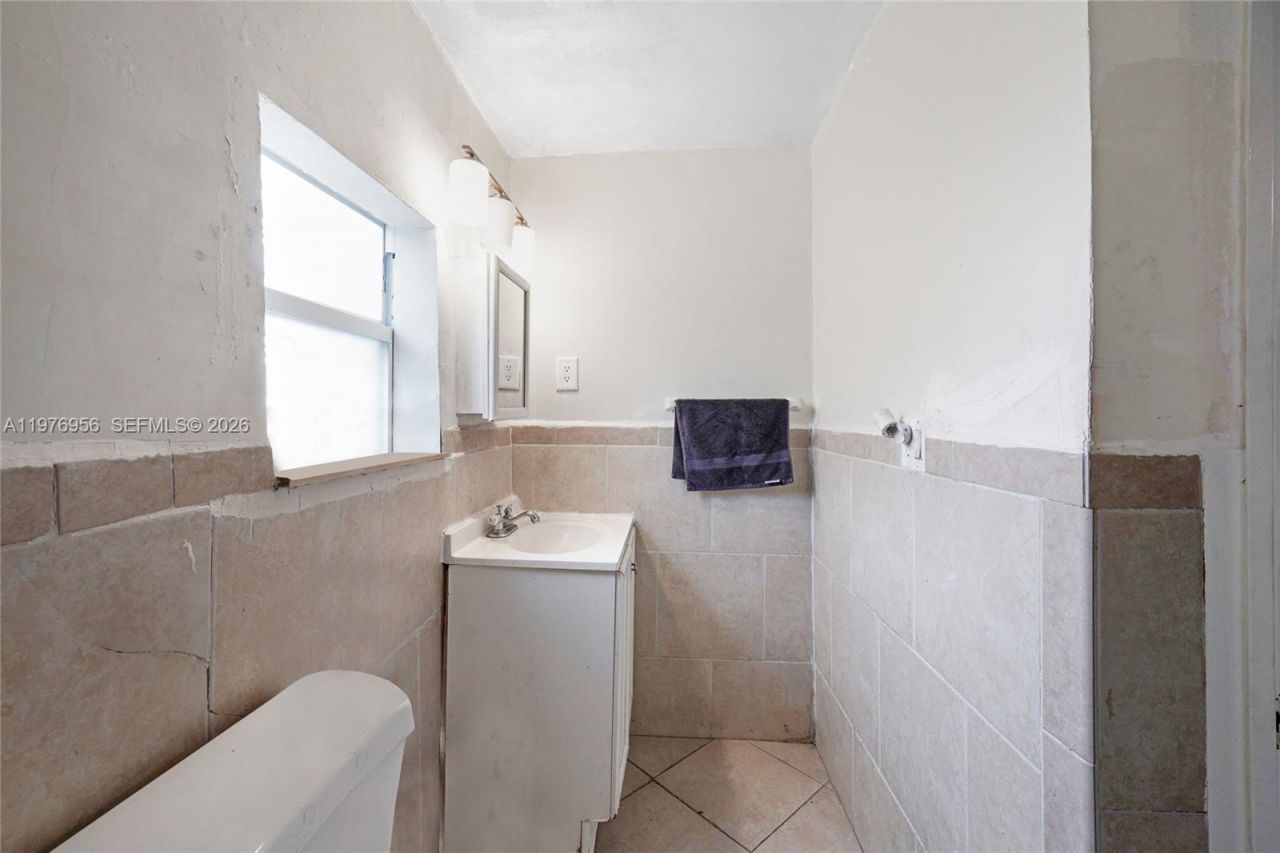 1385 NE 130th St, North Miami, FL 33161 Photo