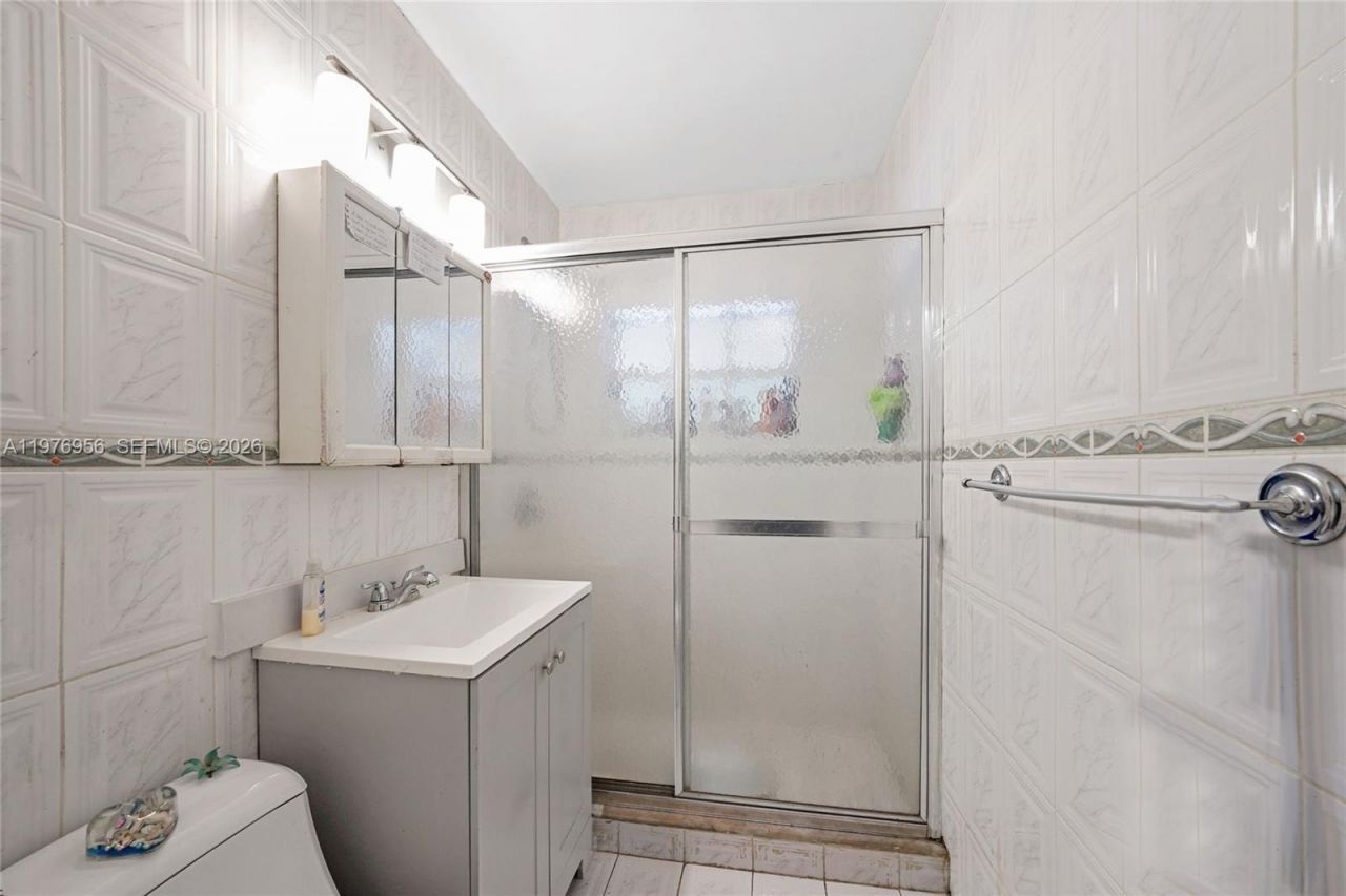 1385 NE 130th St, North Miami, FL 33161 Photo