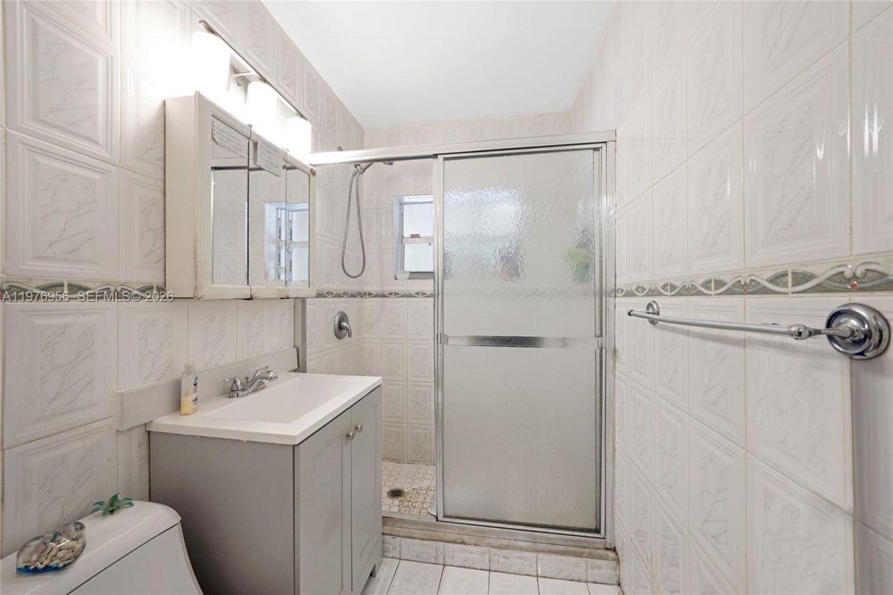 1385 NE 130th St, North Miami, FL 33161 Photo