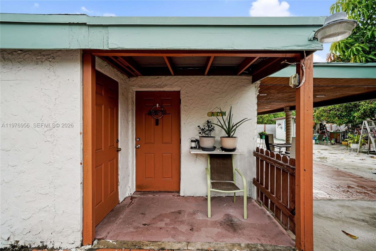 1385 NE 130th St, North Miami, FL 33161 Photo