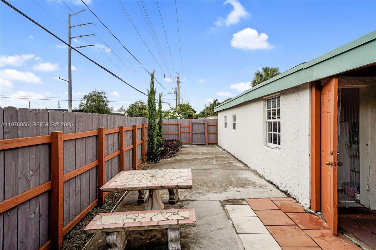 1385 NE 130th St, North Miami, FL 33161 Photo