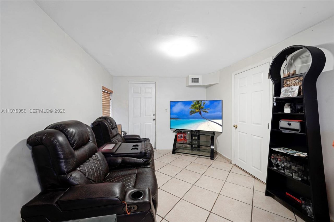 1385 NE 130th St, North Miami, FL 33161 Photo