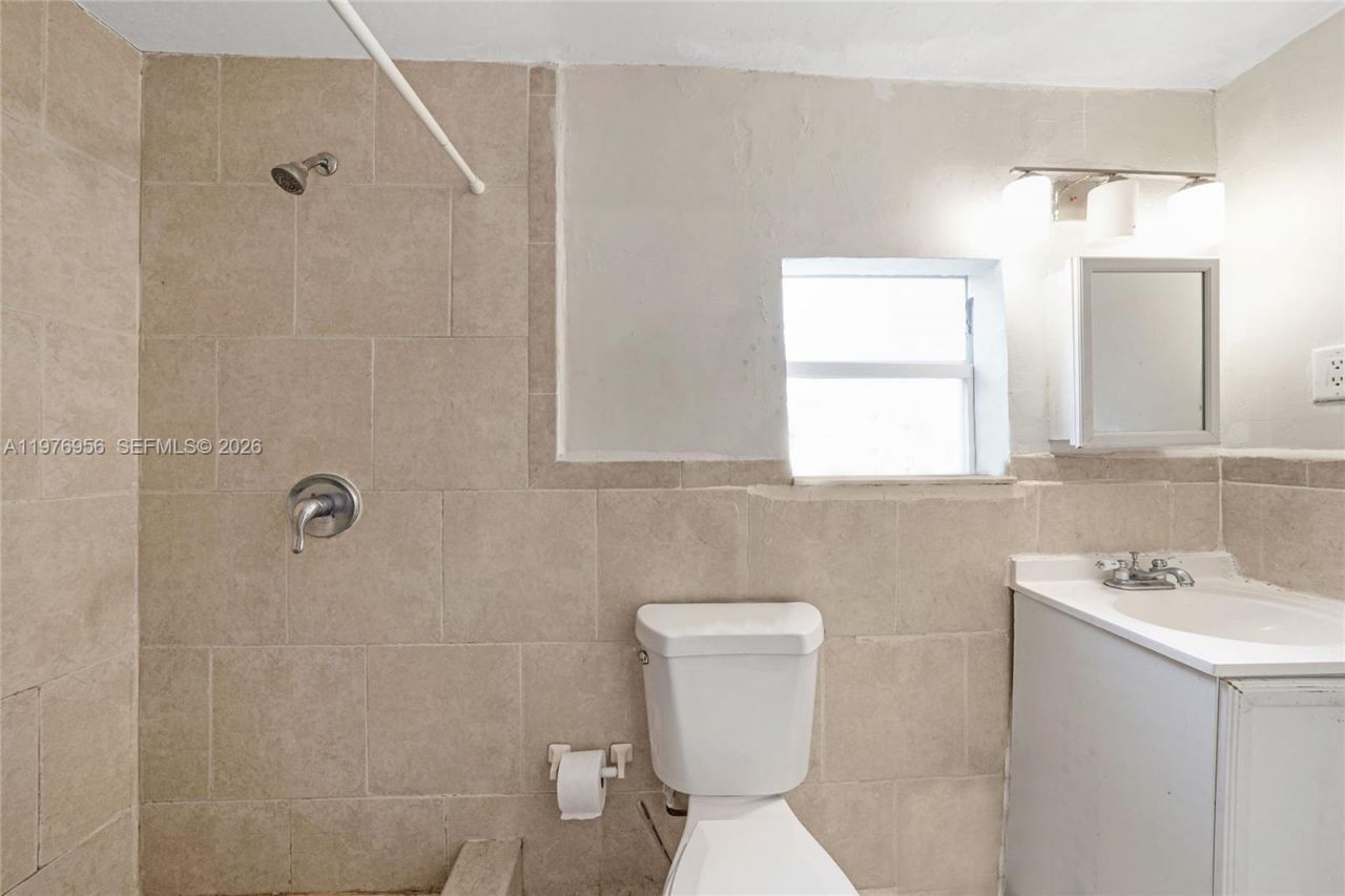 1385 NE 130th St, North Miami, FL 33161 Photo