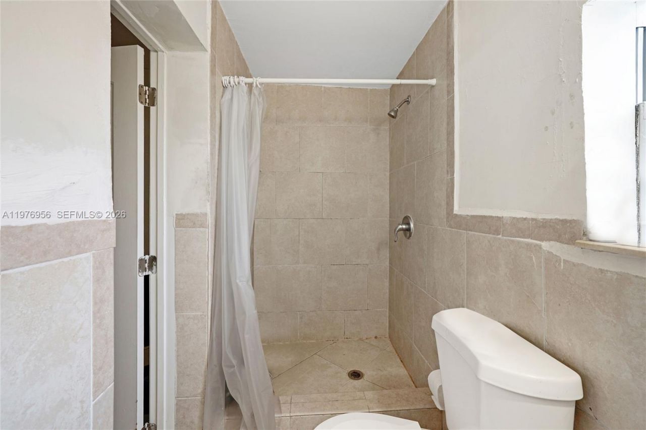 1385 NE 130th St, North Miami, FL 33161 Photo