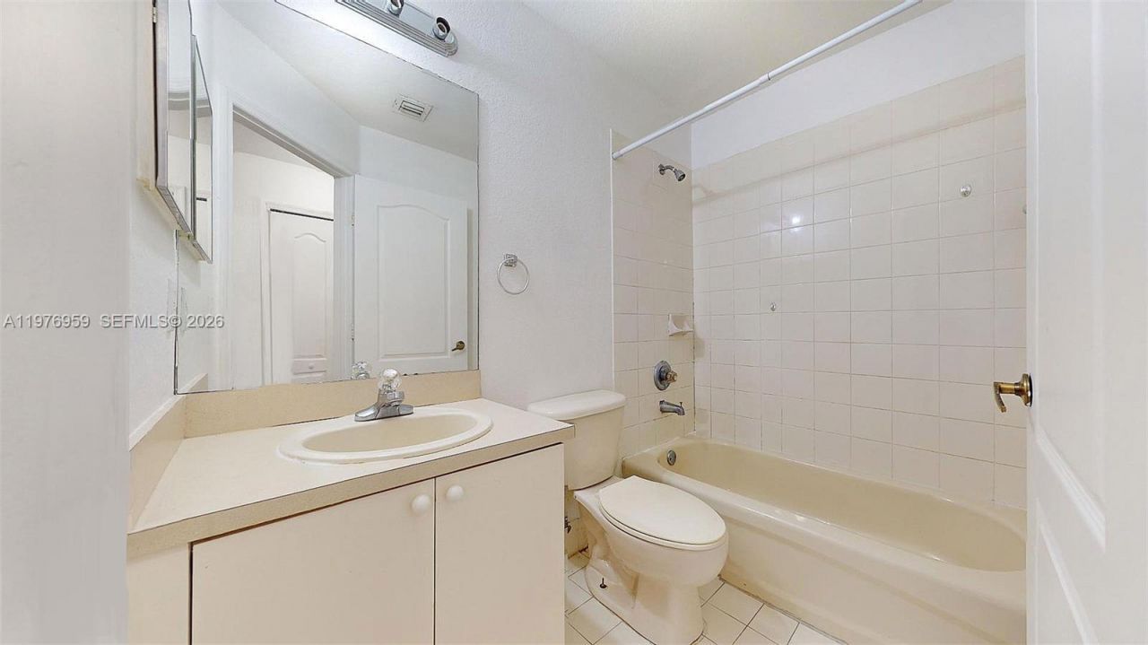 8980 W Flagler St, Unit 201, Miami, FL 33174 Photo