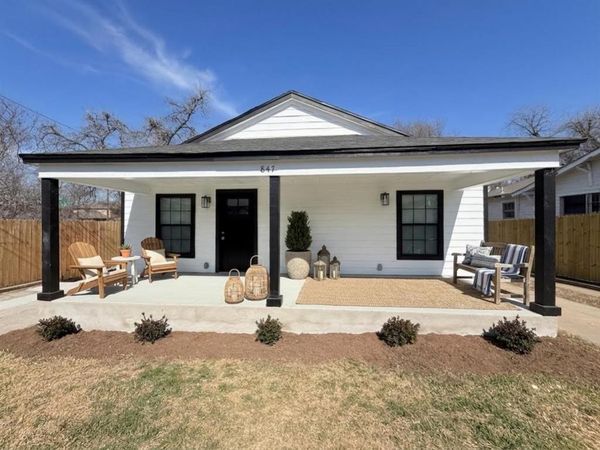 847 E Powell Avenue, Fort Worth, TX 76104