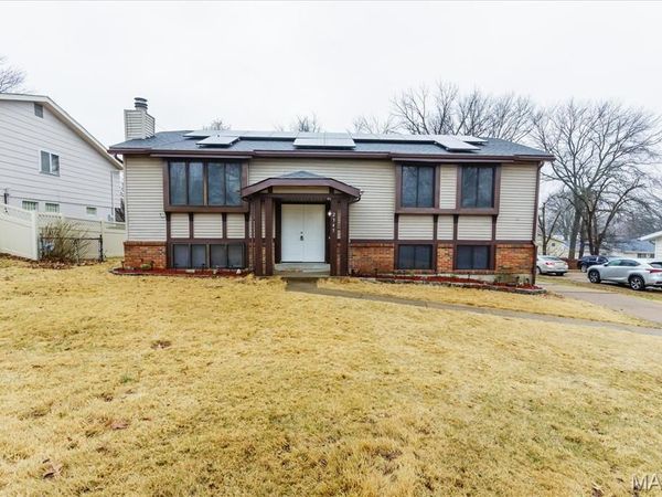 2345 Derhake Road , Florissant, MO 63033