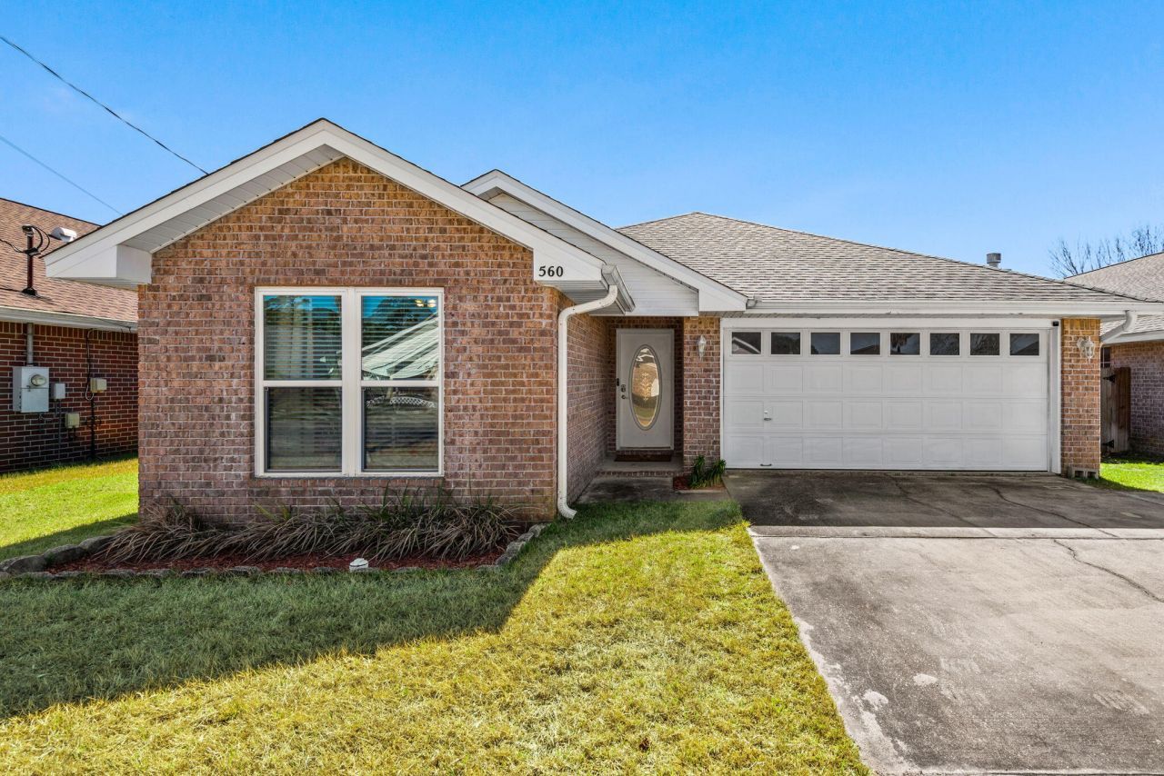 560 Rough Leaf Lane, Mary Esther, FL 32569 Main Photo