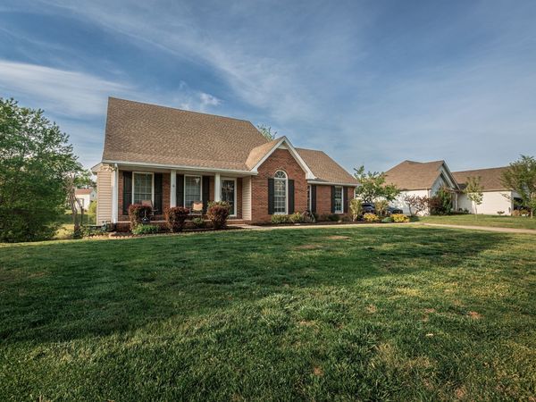 877 Glenraven Dr, Clarksville, TN 37043