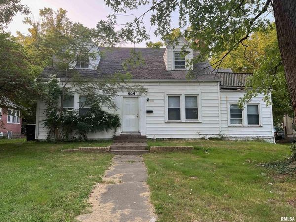 404 W ELM Street , Carbondale, IL 62901