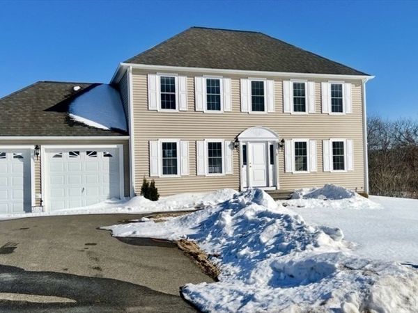 8 Vista Cir, Rutland, MA 01543