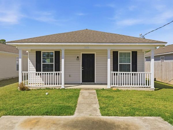 8909 Camshire Cir, Pensacola, FL 32507