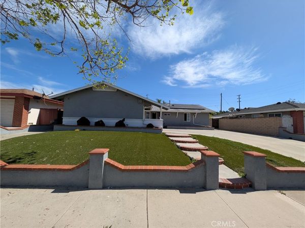 1019 S Shawnee Drive, Santa Ana, CA 92704