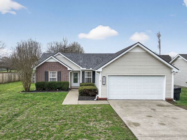 3141 Holsted Dr, Murfreesboro, TN 37128