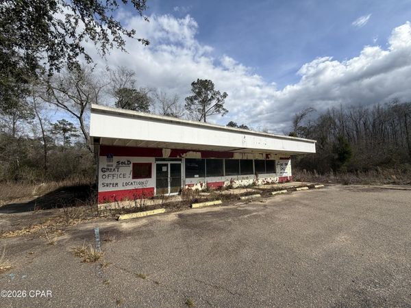 2124 Porter Avenue, Grand Ridge, FL 32442