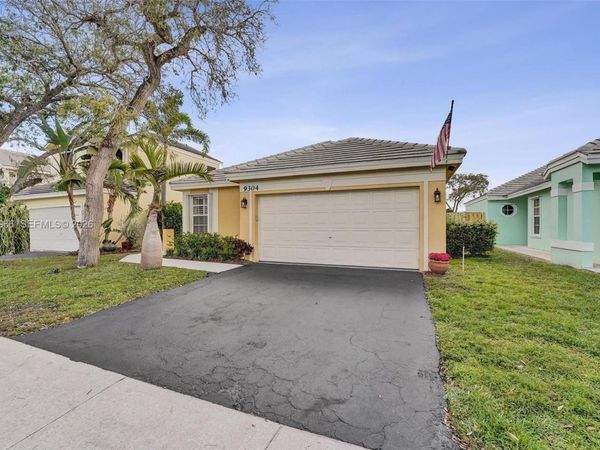9304 Arborwood Cir, Davie, FL 33328