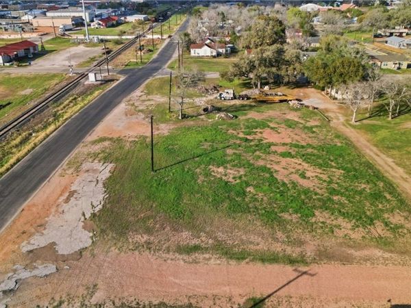 TBD S South St @ E Schleigher St , Yoakum, TX 77995