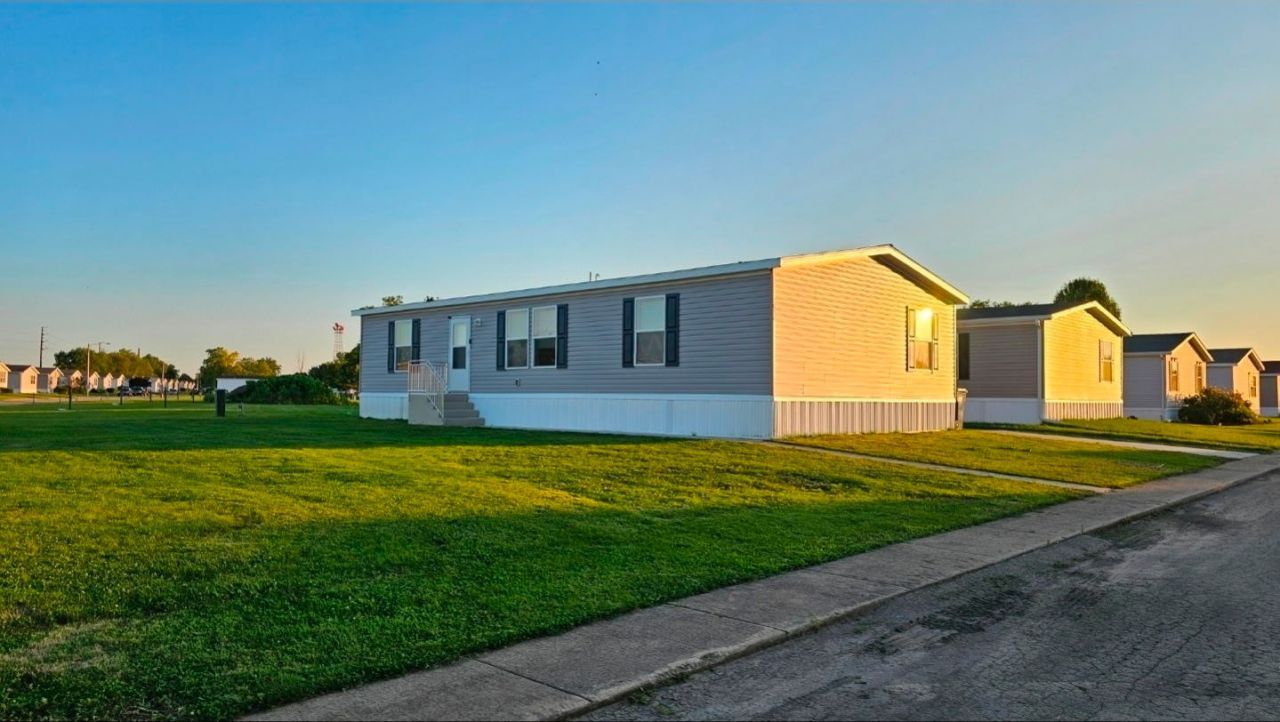 1052 Daleann Avenue, DeKalb, IL 60115 Main Photo