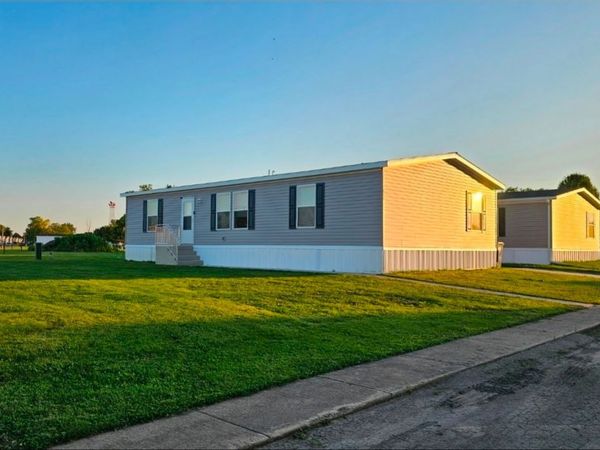 1052 Daleann Avenue, DeKalb, IL 60115