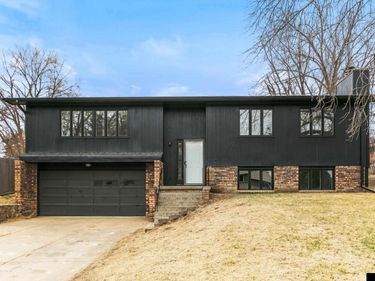 7624 Wirt Street, Omaha, NE 68134