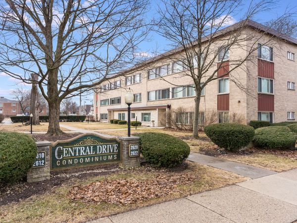 2622 Central Drive , Unit 2N, Flossmoor, IL 60422
