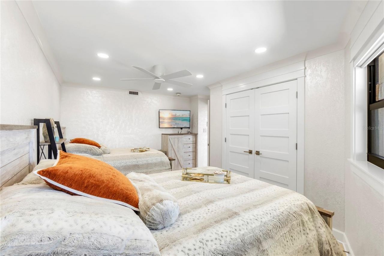 5770 Midnight Pass, Unit C608, Siesta Key, FL 34242 Photo