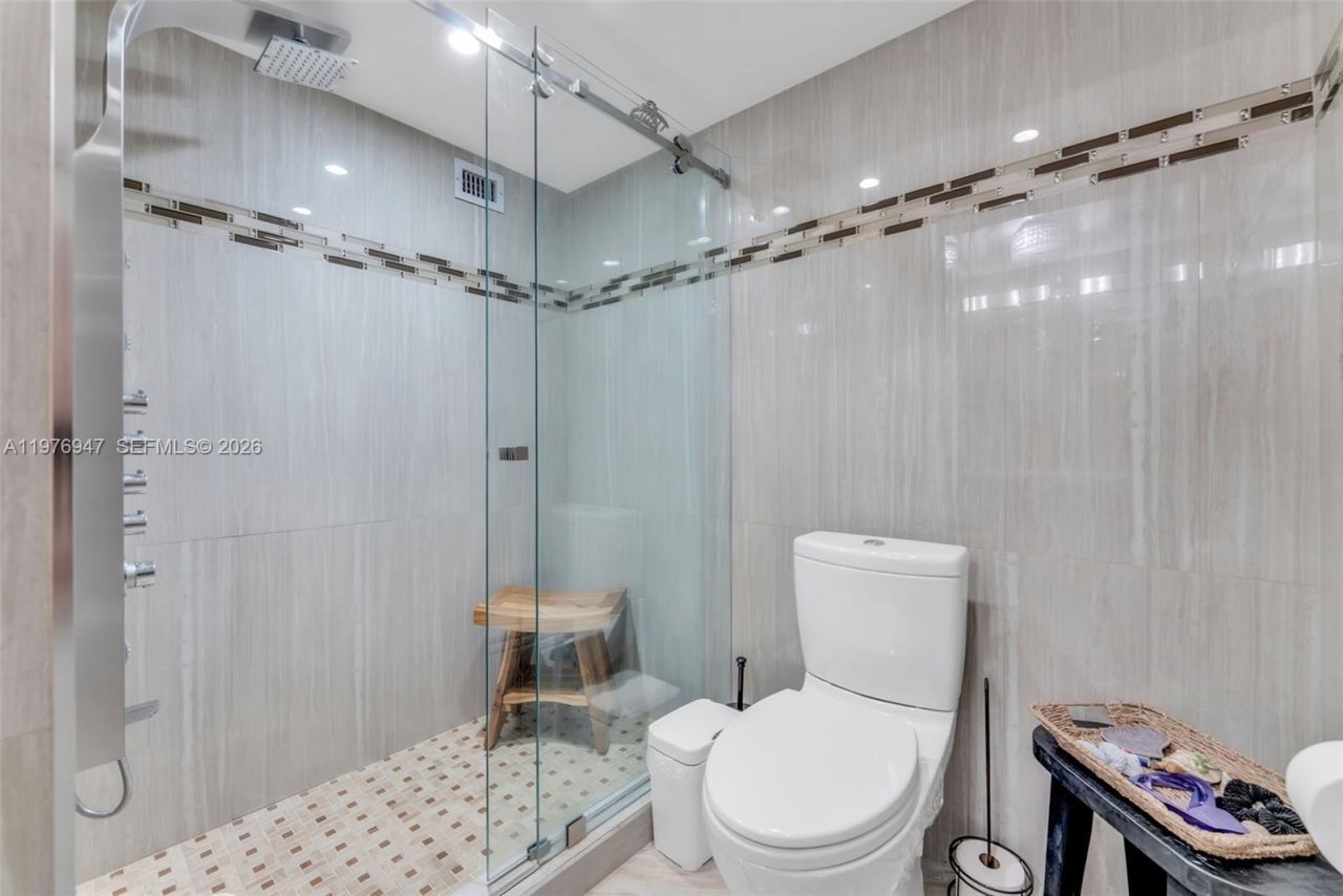 1825 S Ocean Dr, Unit 1014, Hallandale Beach, FL 33009 Photo