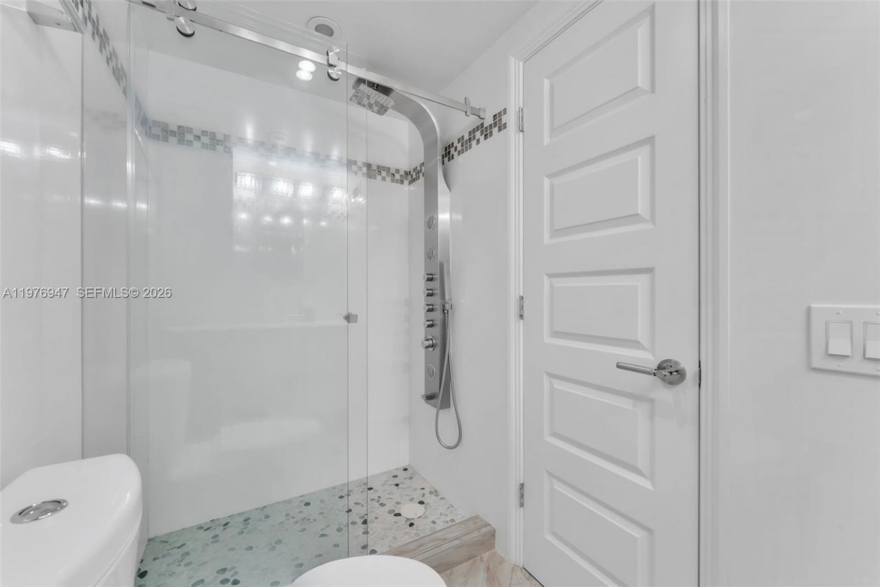 1825 S Ocean Dr, Unit 1014, Hallandale Beach, FL 33009 Photo