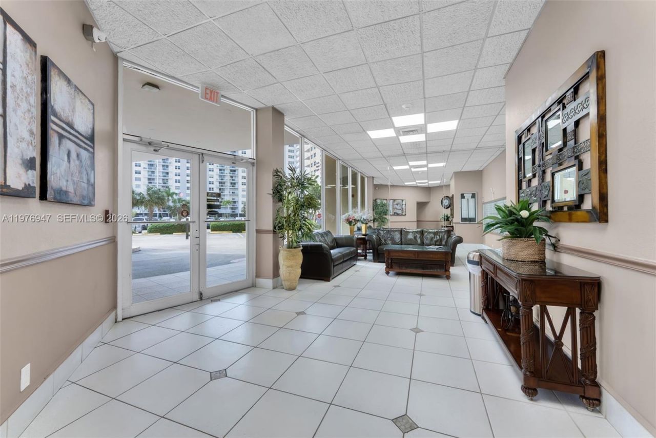 1825 S Ocean Dr, Unit 1014, Hallandale Beach, FL 33009 Photo