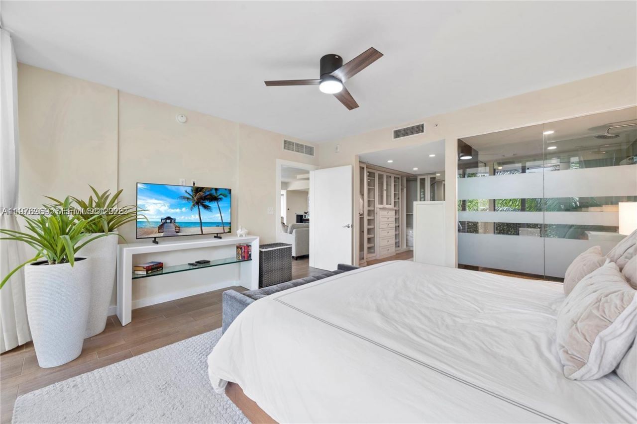 2155 Washington Ct, Unit 309, Miami Beach, FL 33139 Photo