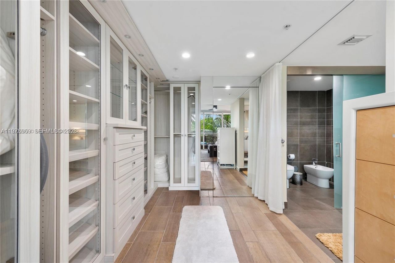 2155 Washington Ct, Unit 309, Miami Beach, FL 33139 Photo