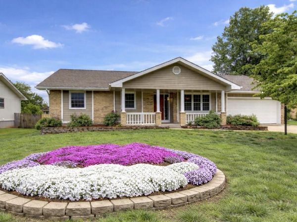 916 E Meadowlark Street, Springfield, MO 65810