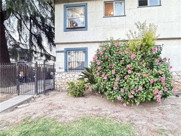 18127 Roscoe Boulevard, Unit 1, Northridge, CA 91325