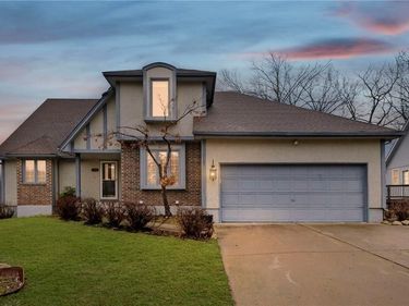 1103 SW Stonecreek Drive, Blue Springs, MO 64015