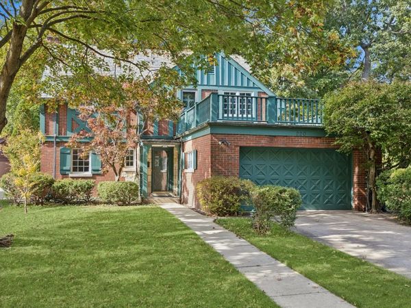 220 Maplewood Road , Riverside, IL 60546