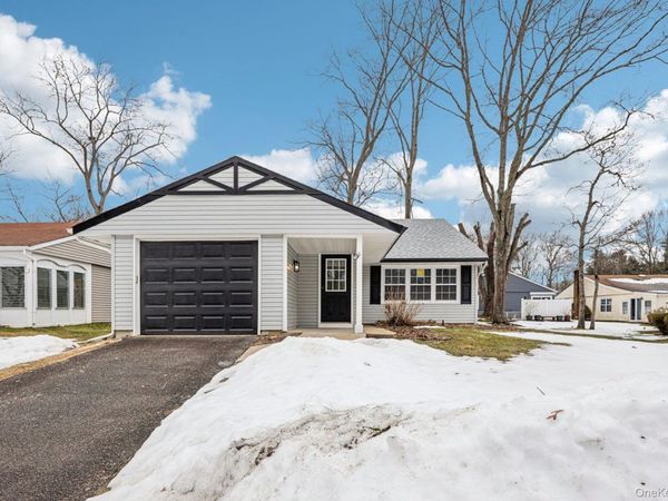 151 Laurance Lane, Ridge, NY 11961