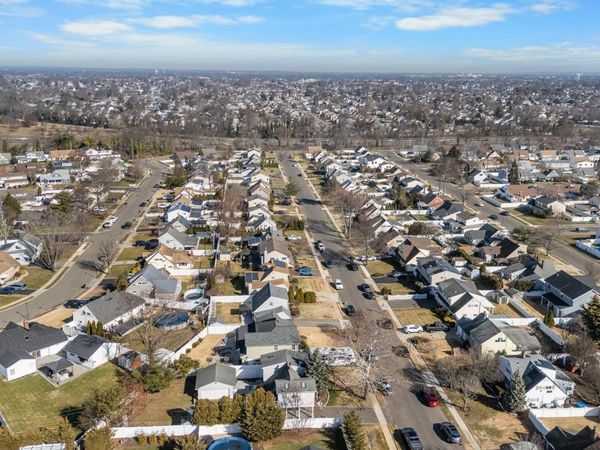 48 Daffodil Lane, Wantagh, NY 11793