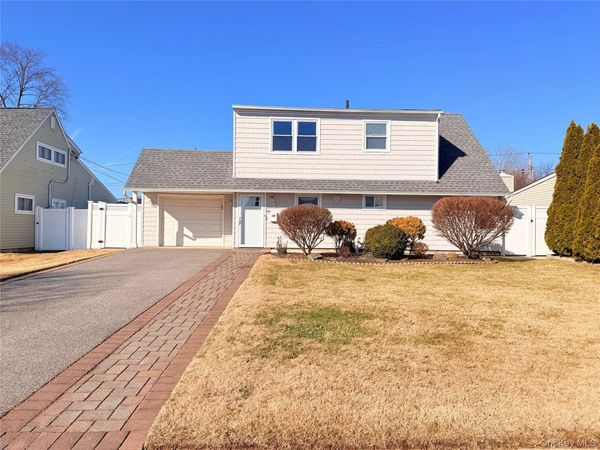 48 Daffodil Lane, Wantagh, NY 11793